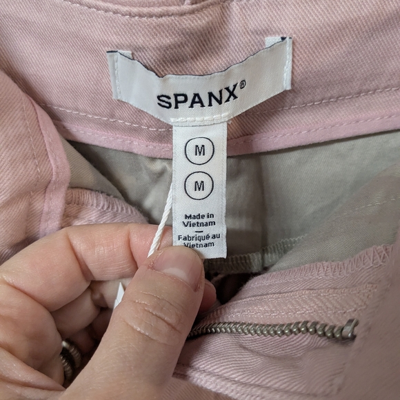 Spanx Supersmooth Stretch Twill Shorts Medium Pink 5 Inch NWT. - Picture 4 of 4